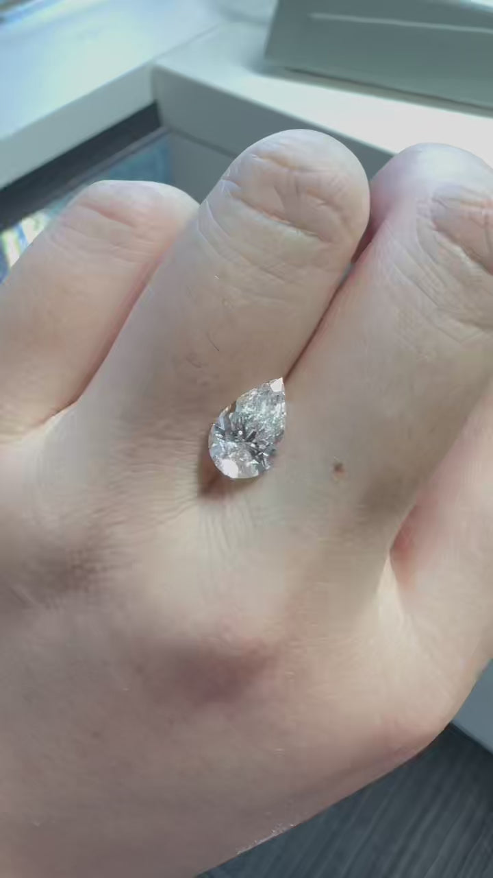 Pear | 2.09ct E VVS2 | 1.62  Ratio | IGI Certified