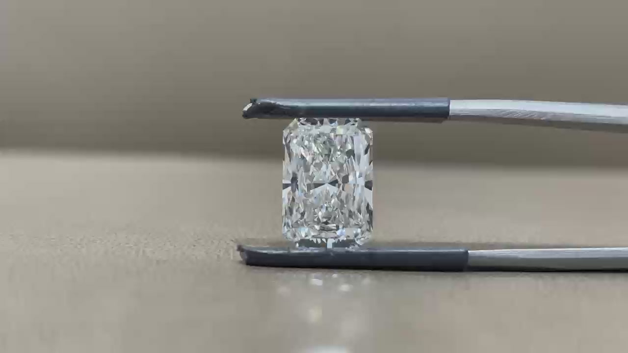 Radiant | 4.1ct D VS1 | 1.44 Ratio | IGI Certified