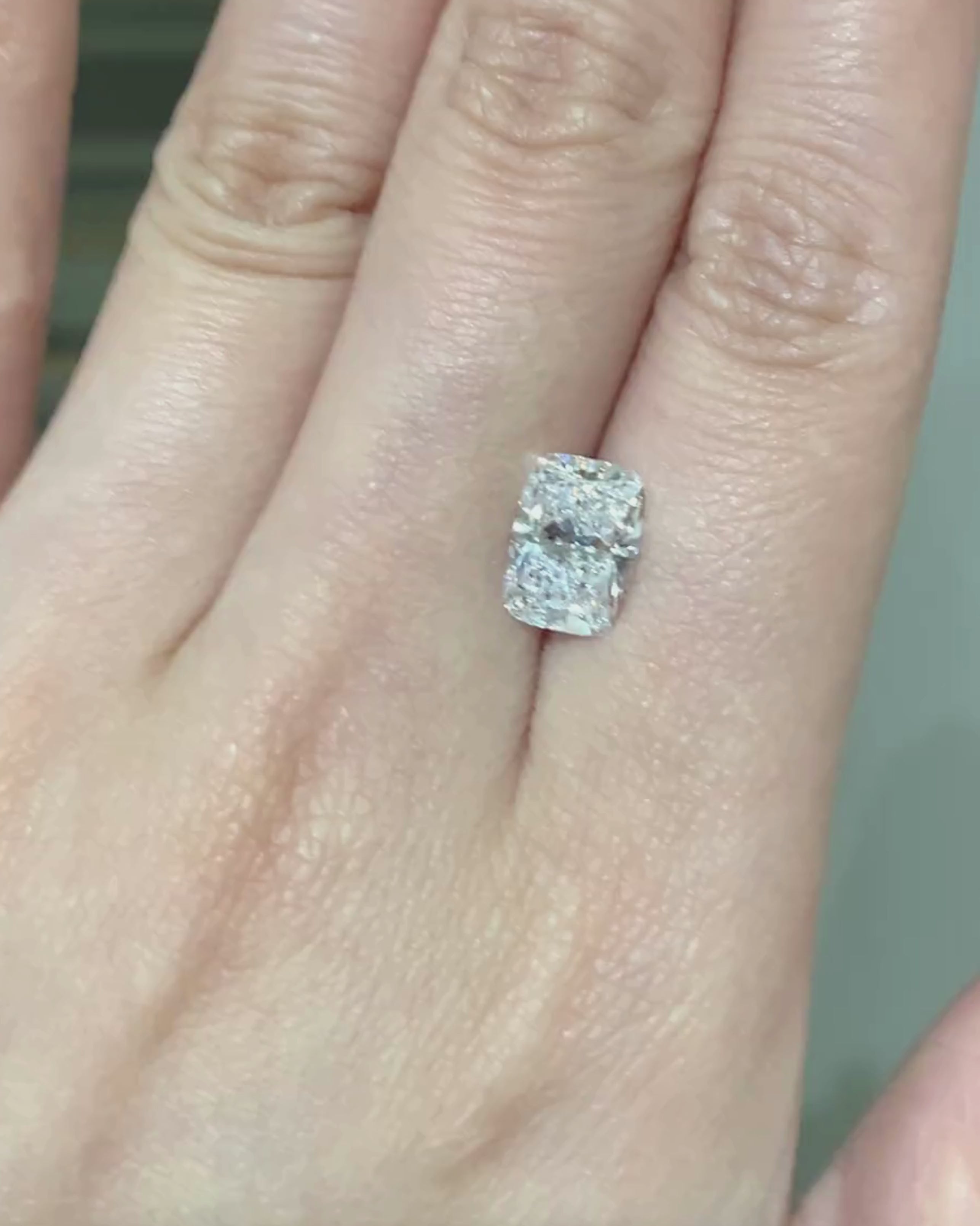 Elongated Cushion | 3.08ct D VS1 | 1.38  Ratio | IGI Certified